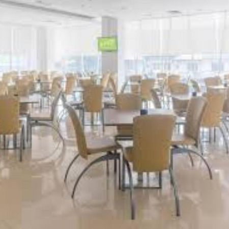 Whiz Hotel Cikini ג'קרטה מראה חיצוני תמונה