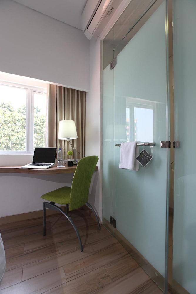 Whiz Hotel Cikini ג'קרטה מראה חיצוני תמונה