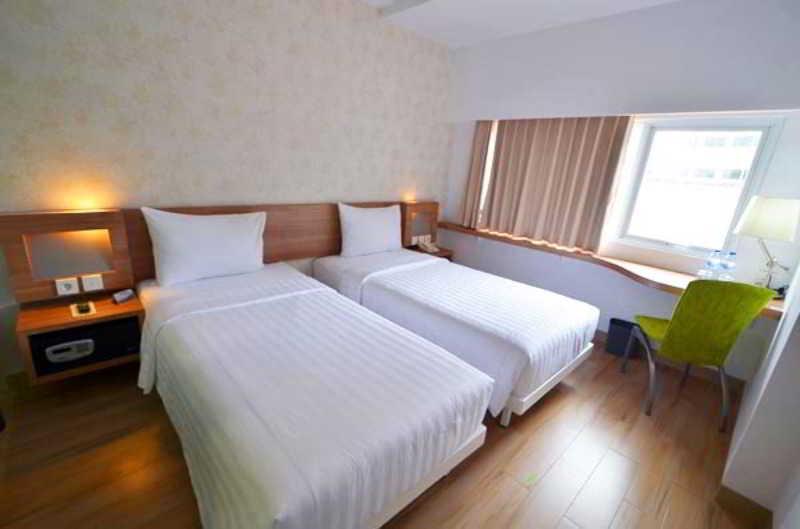 Whiz Hotel Cikini ג'קרטה מראה חיצוני תמונה