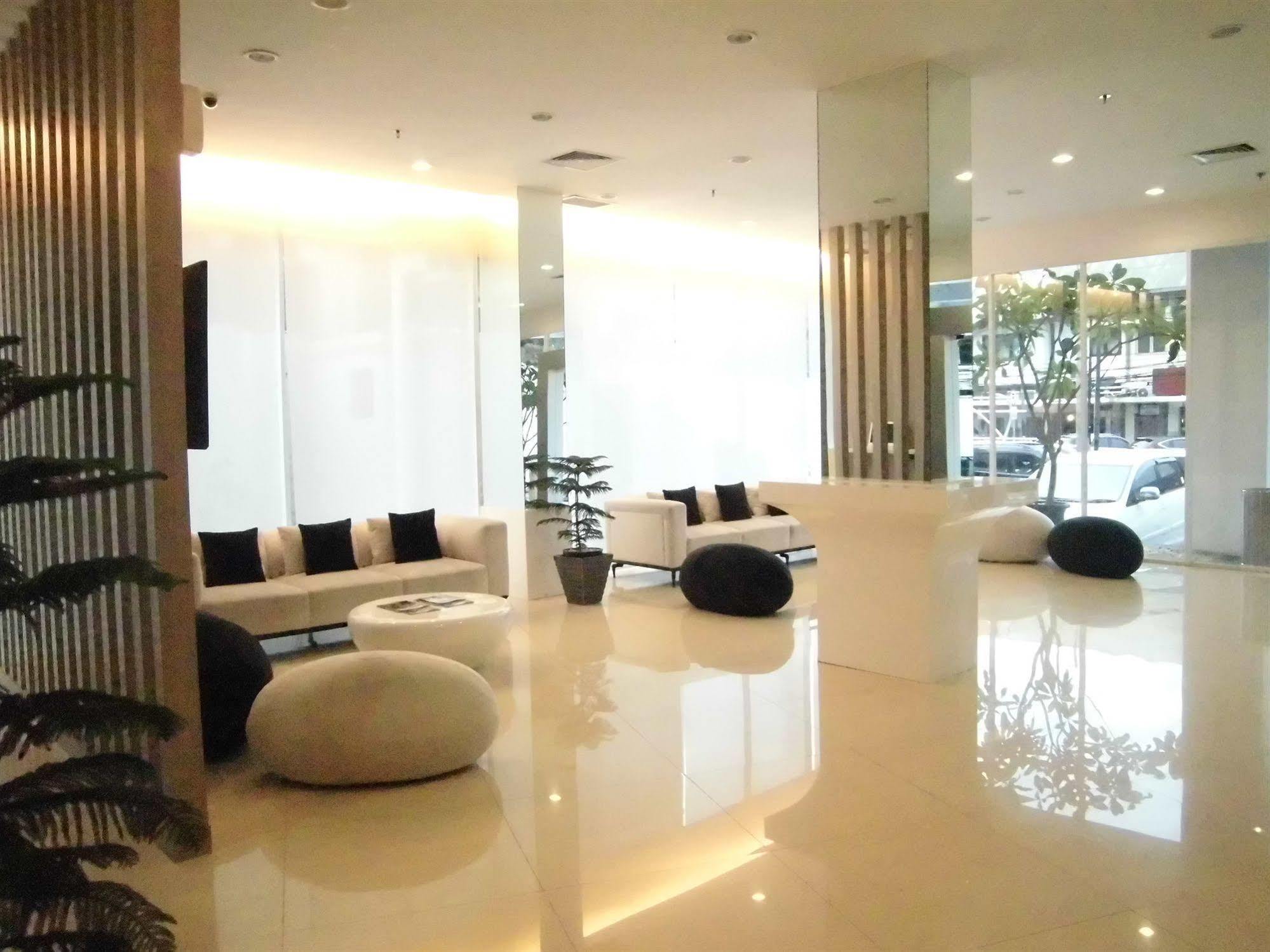 Whiz Hotel Cikini ג'קרטה מראה חיצוני תמונה
